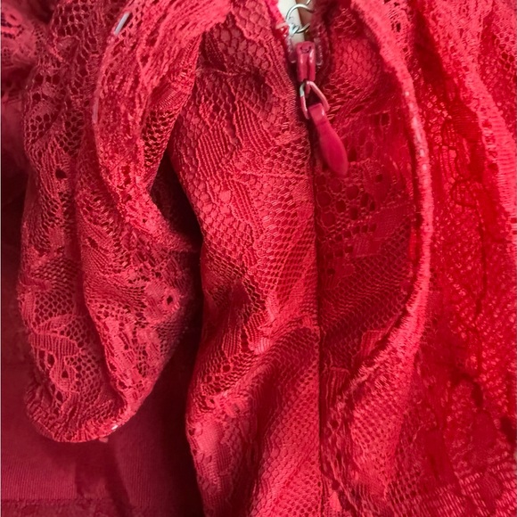 Pearl‎ Scarlet Ruffled Dress - Picture 6 of 12